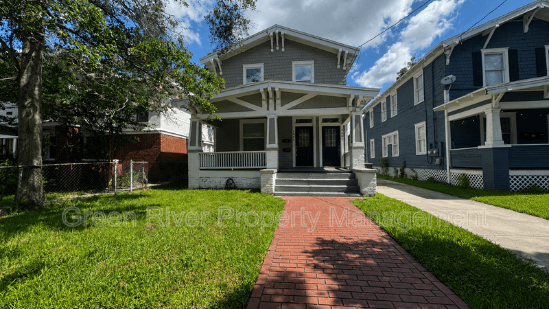 Jacksonville House: 2805 College St