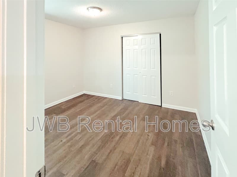 Jacksonville House: 4016 Spring Glen Rd