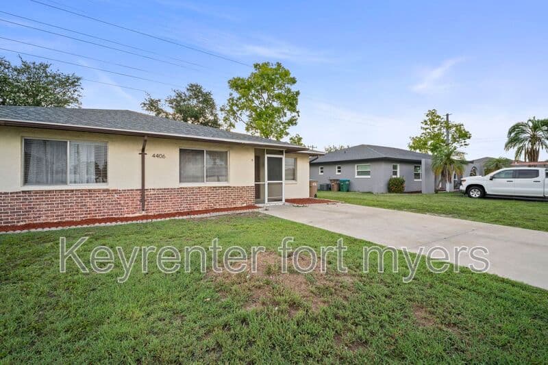 Cape Coral House: 4406 Santa Barbara Blvd