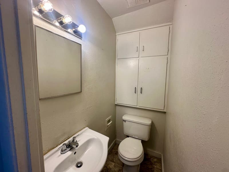 Cedar Rapids House: 1555 Park Ave SE