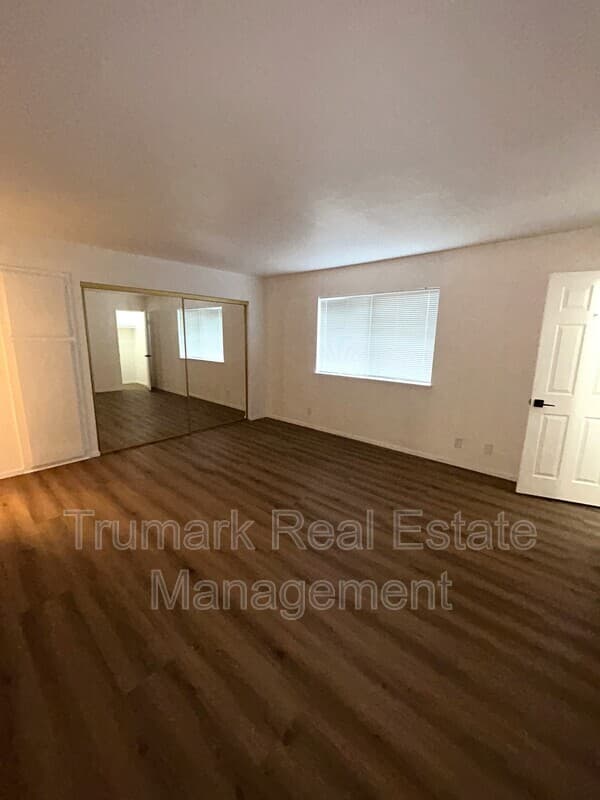 Glendale Townhome: 3831 La Crescenta Ave