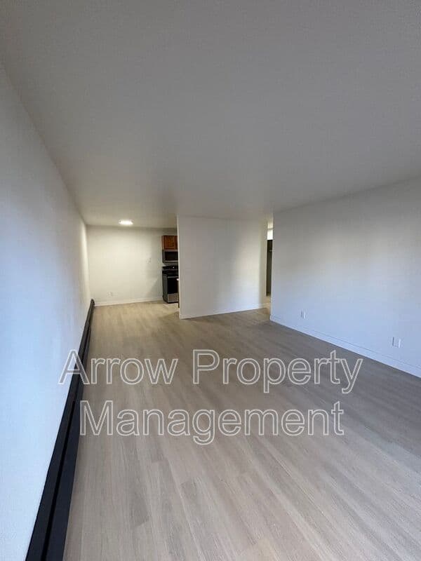 Bismarck House: 215 E Arbor-307C
