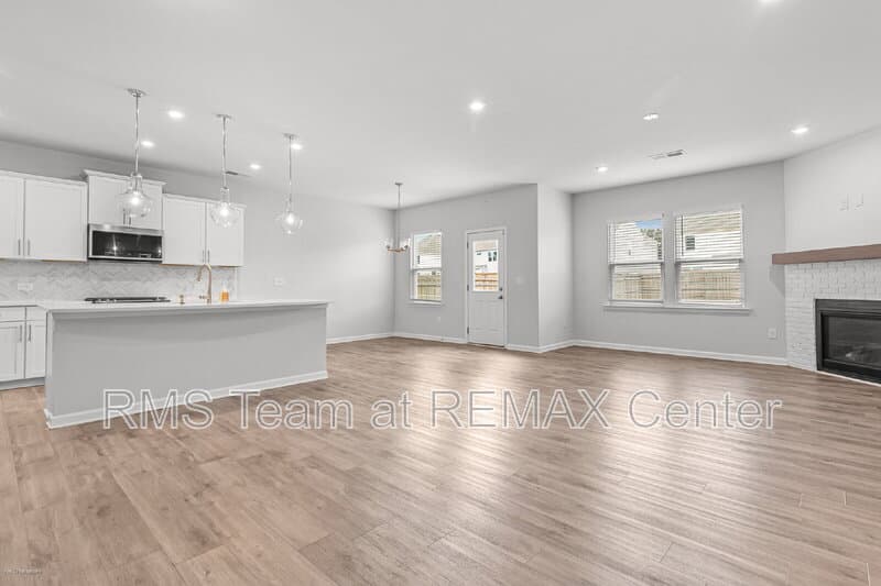 Auburn House: 1333 Maston Rd