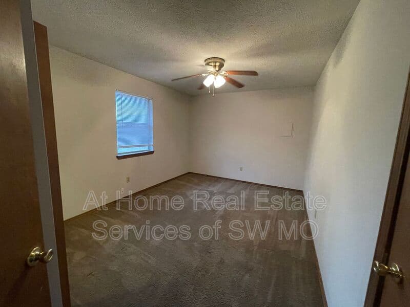 Springfield Condo: 3355 E Portland