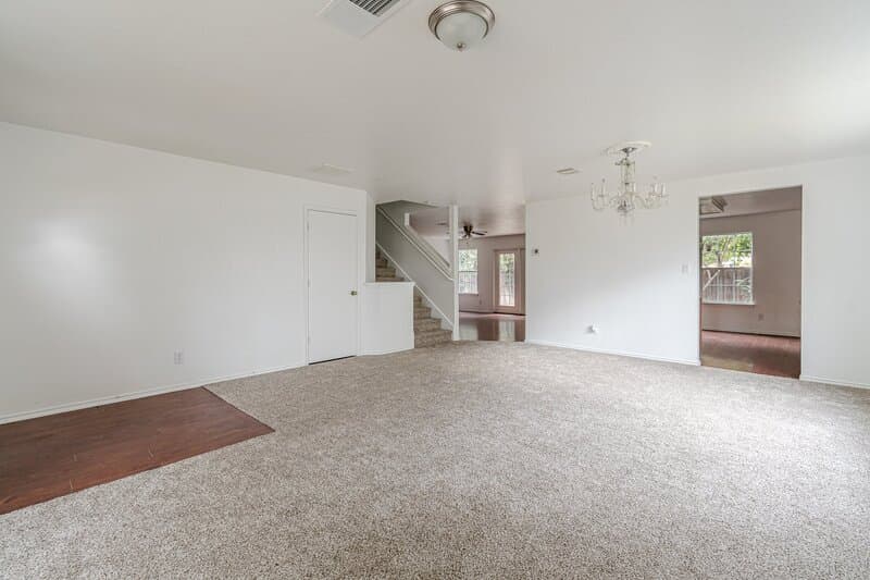 San Antonio House: 11223 Victory Cavern