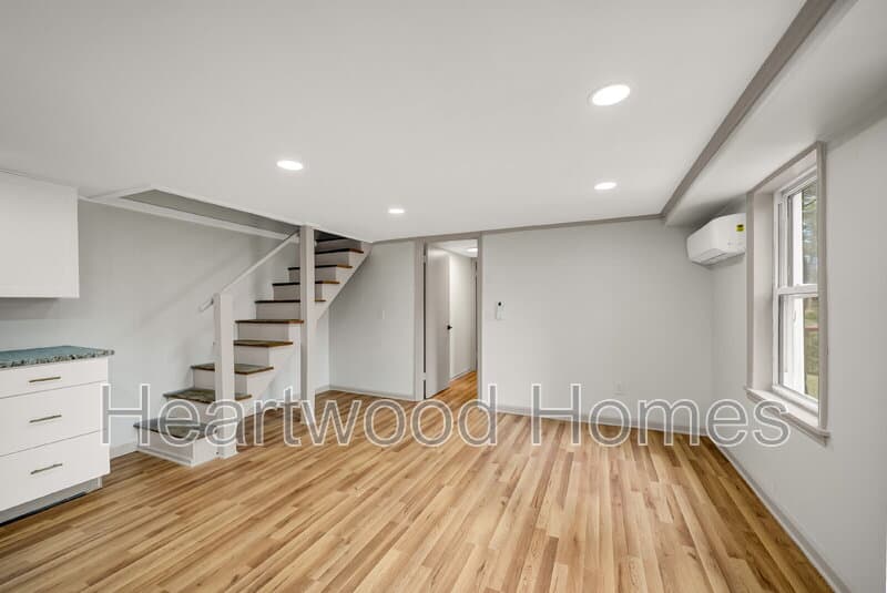 Columbia Condo: 1911 Cermack St