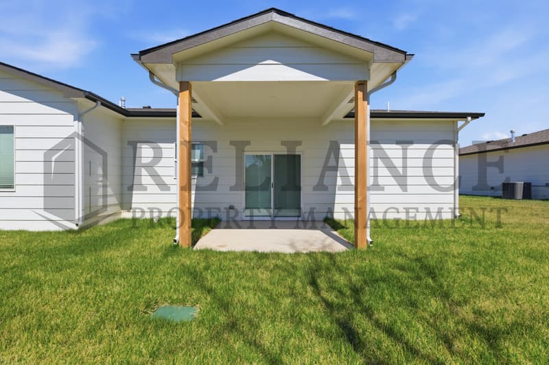 Valley Center House: 501 E Elmwood St