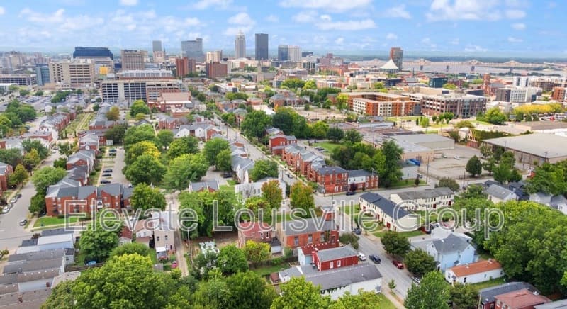 Louisville Condo: 914 East Muhammad Ali Boulevard - 2F