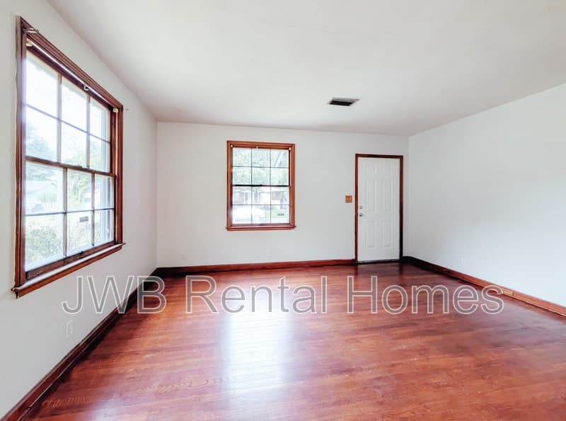 Jacksonville House: 1214 Kenmore St