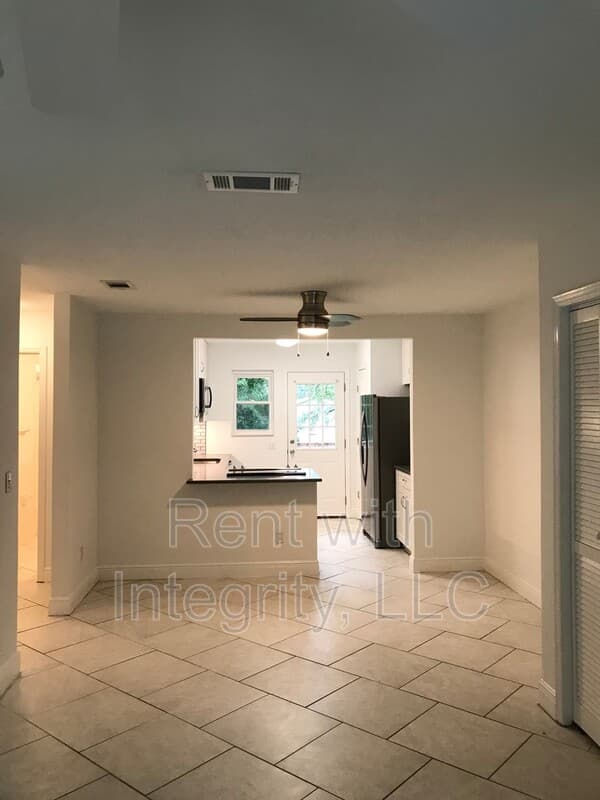 Tallahassee House: 1502-C Pullen Rd