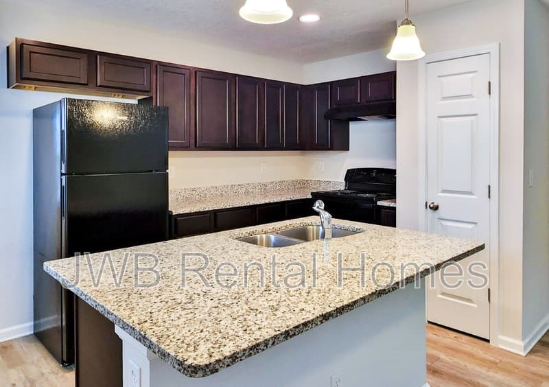 Jacksonville House: 8509 Berry Ave