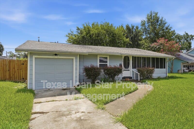 Houston House: 2281 Des Jardines St