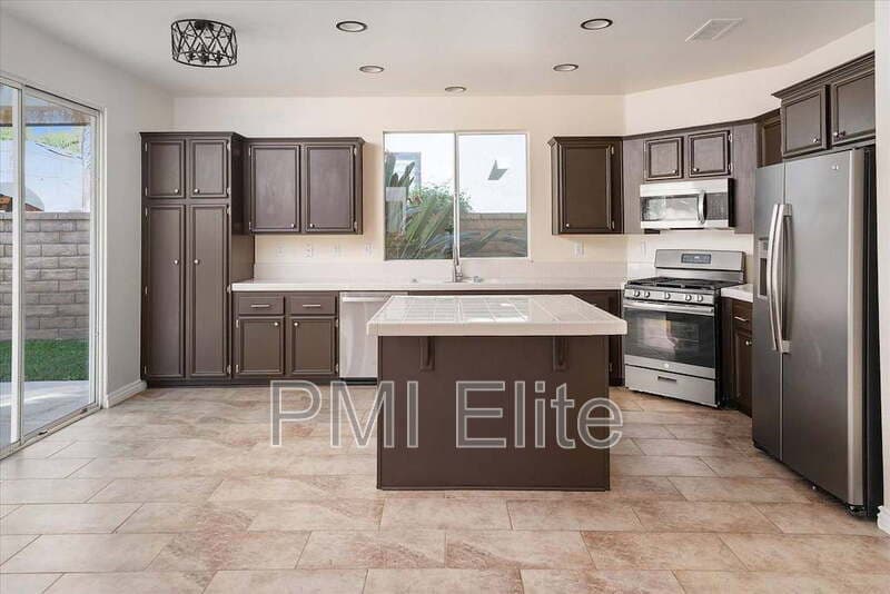 Castaic House: 32029 Cypress Way