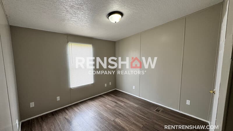 Memphis House: 288 W Brooks Rd