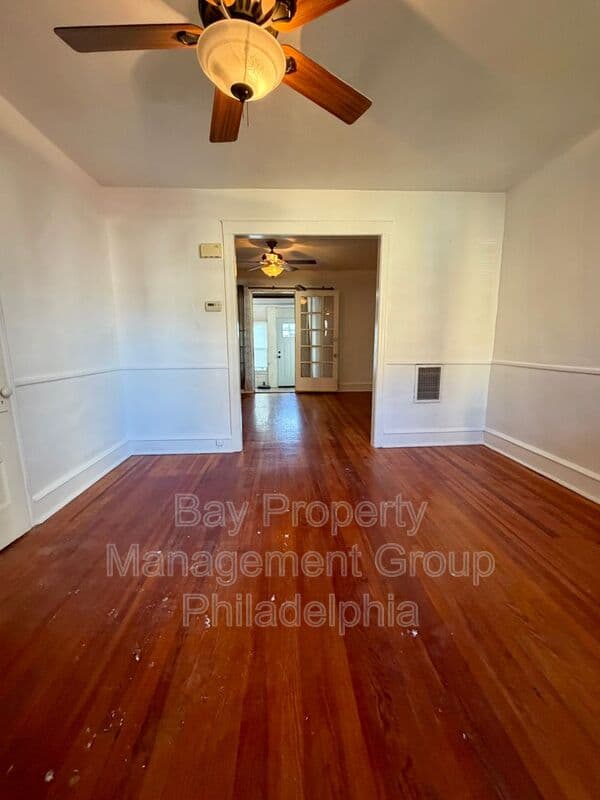 Collingdale House: 7 Rhodes Ave