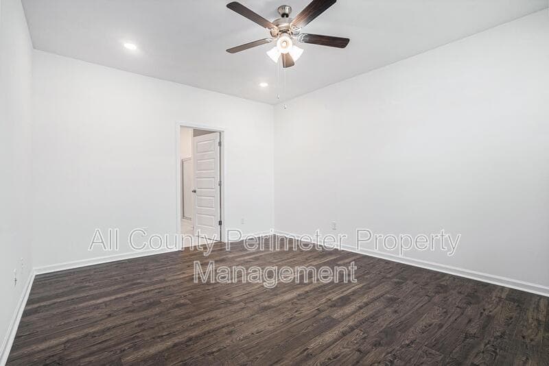 Loganville House: 607 Silver Moon Drive