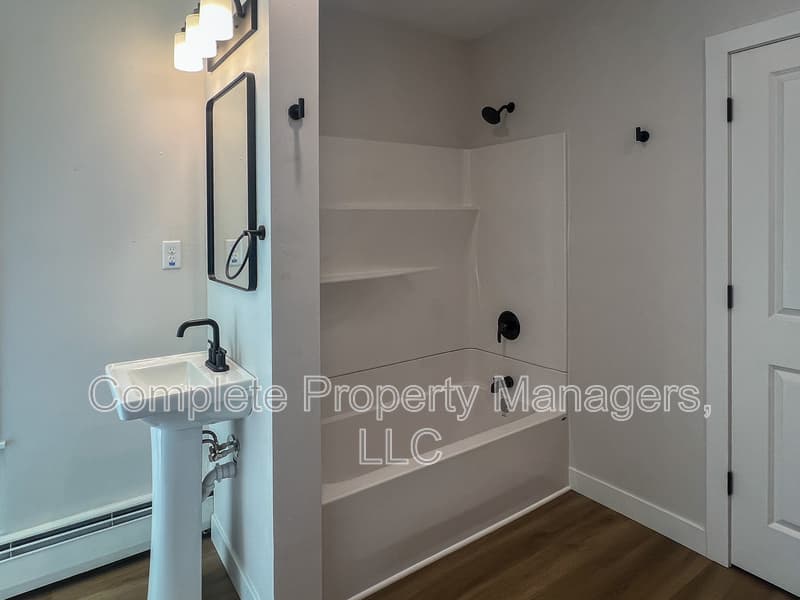 Albert Lea House: 711 Clausen Avenue