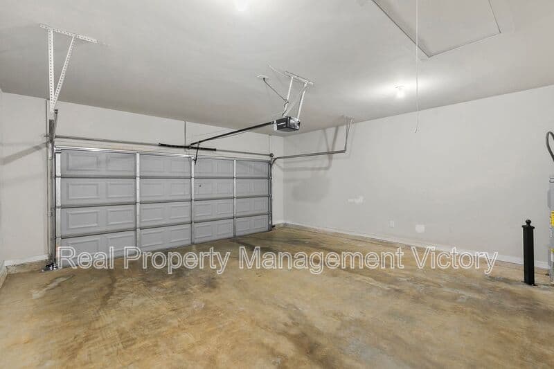 Clanton House: 275 Avalon Way