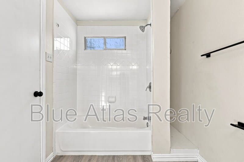 Dallas House: 6008 Golden Gate Drive