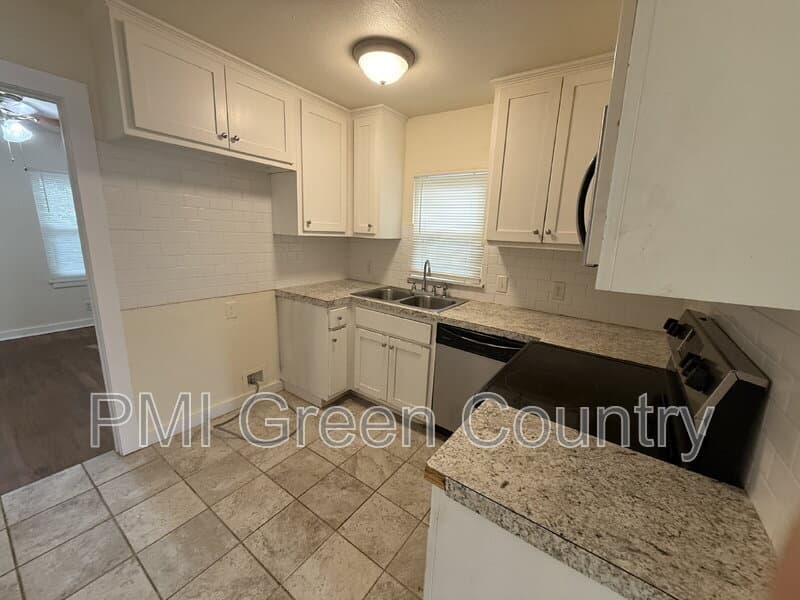 Tulsa House: 621 E Latimer Ct