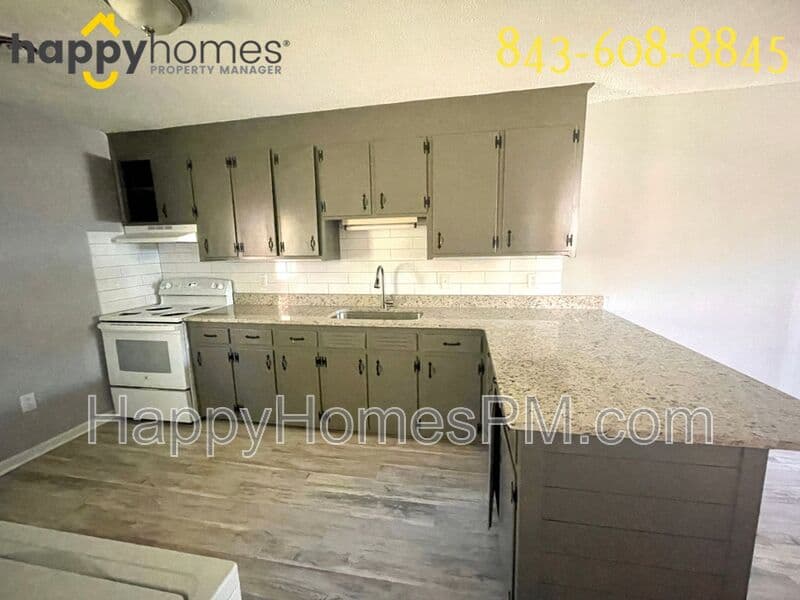 Charleston House: 1559 Brookbank Avenue