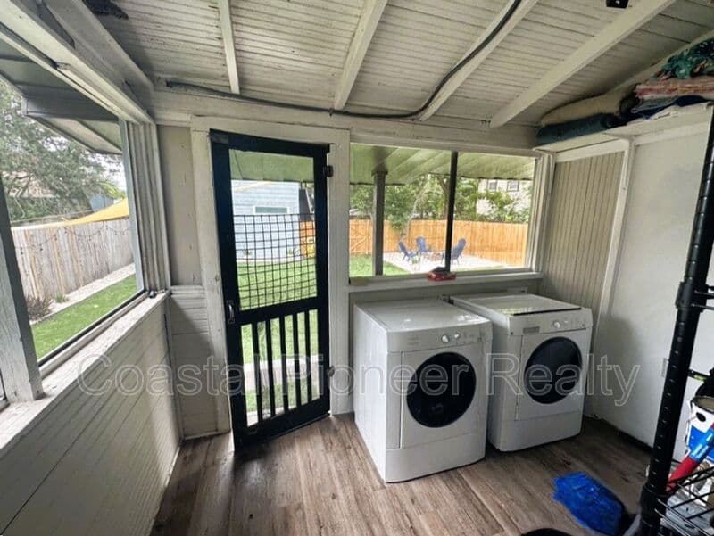 Tampa House: 115 W Plymouth St