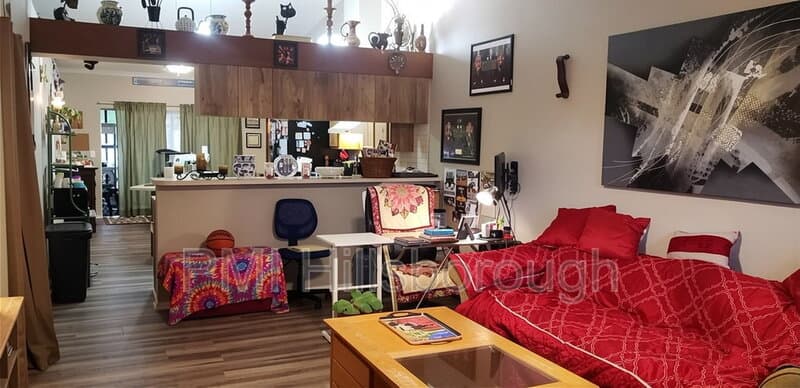 Brandon House: 914 Burlwood Street