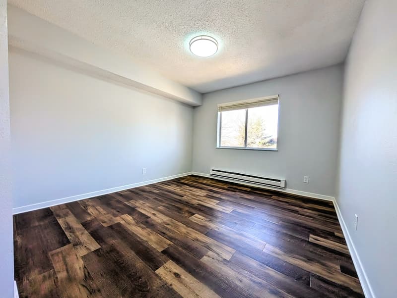 Pella Condo: 408 East 15th Street - 208