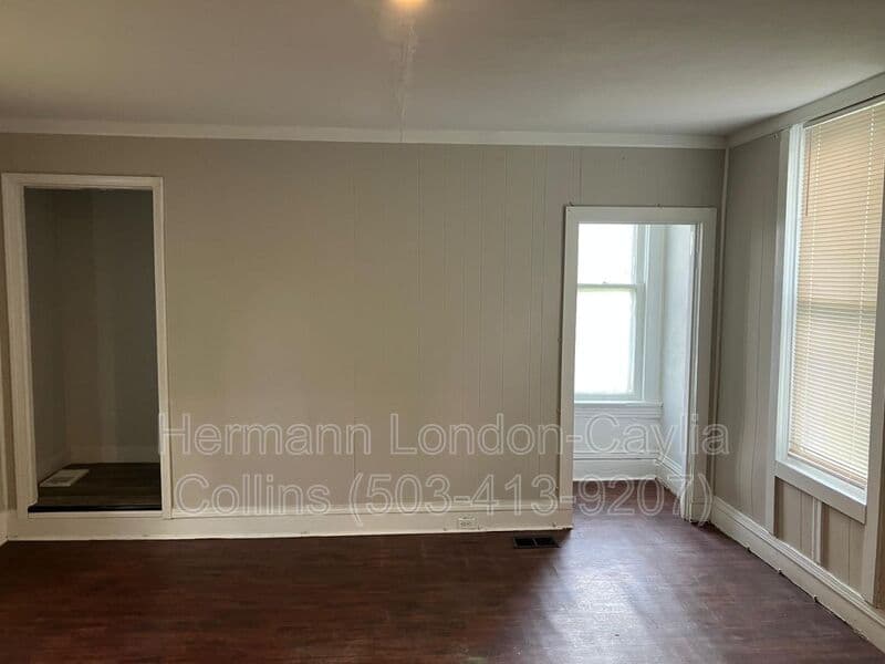 Saint Louis House: 883 Elias Ave