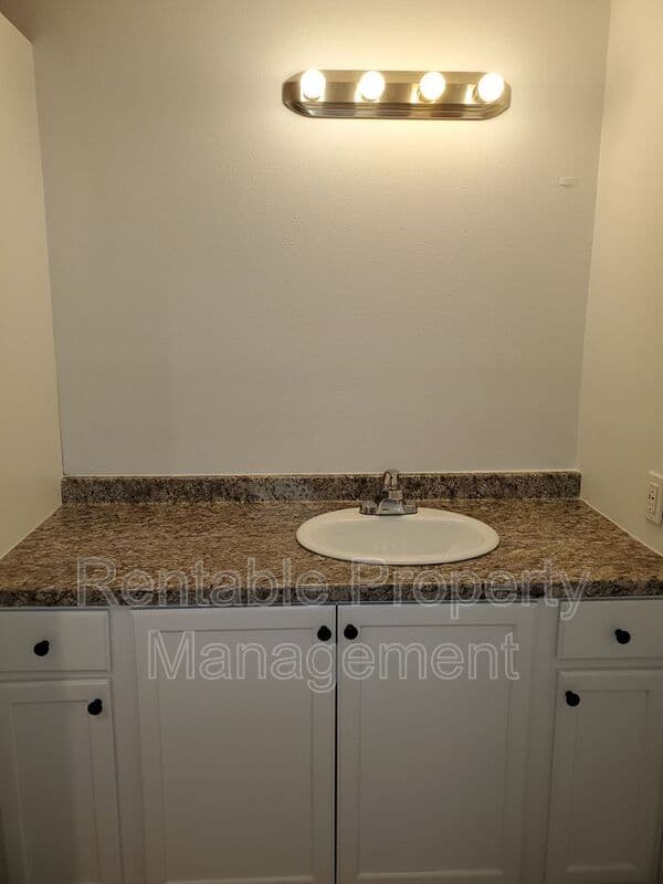 Dallas House: 3239 Navajo Dr