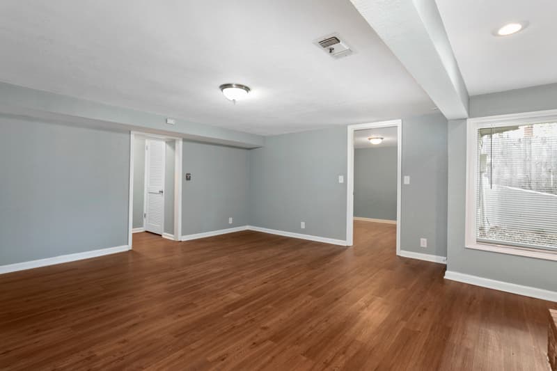 Lee's Summit House: 3513 NE Stanton St