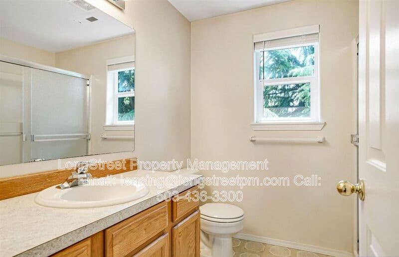 Adair Village House: 332 NE Carmen Pl