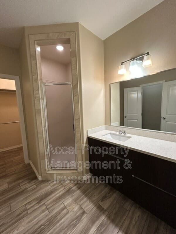 Alton House: 1008 W La Pointe