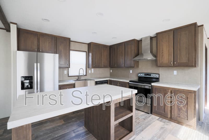 Oak Point House: 222 Islero Drive