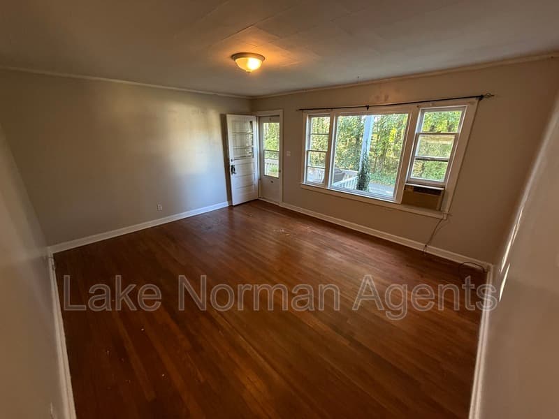 Lenoir Condo: 3364 Clay Court