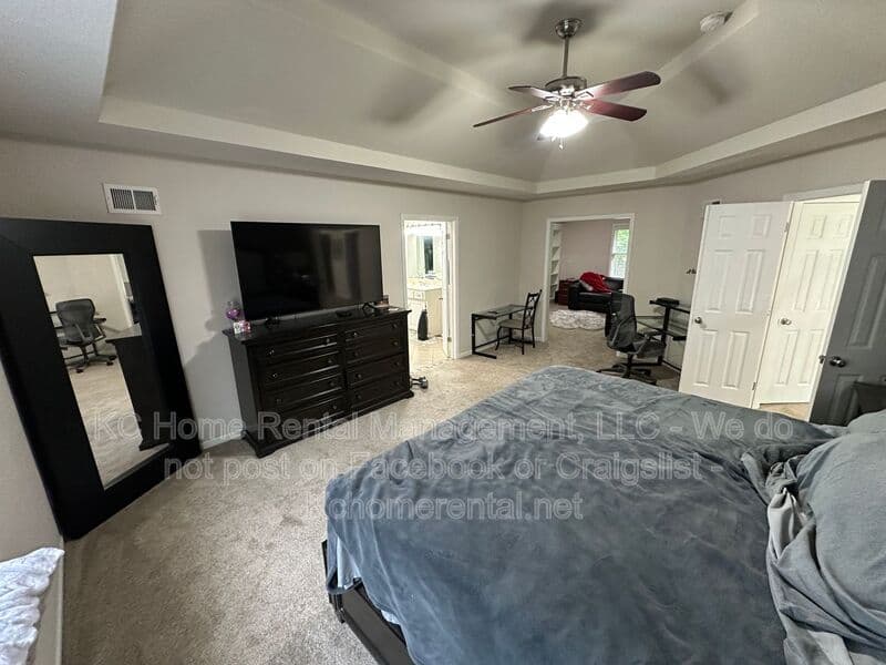 Overland Park House: 11429 W 142nd Ter
