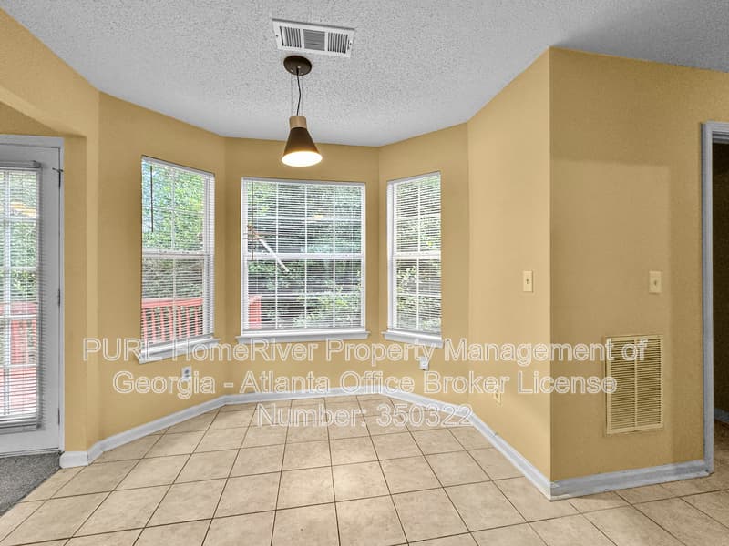 Jonesboro House: 10761 Tara Village Way