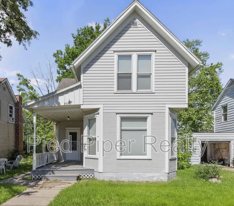 Freeport House: 816 South James Avenue