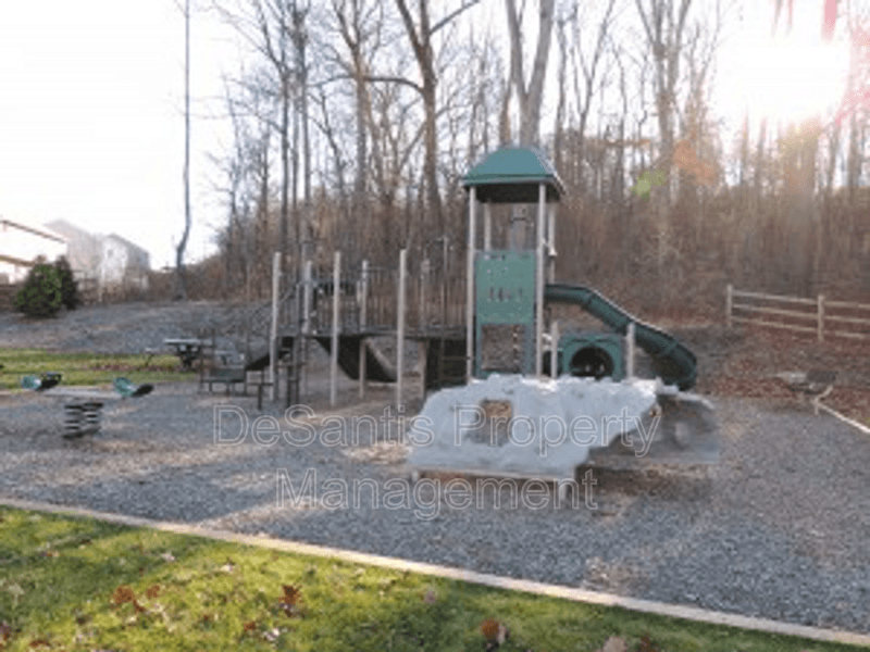 Mars Townhome: 640 Village Green Blvd East