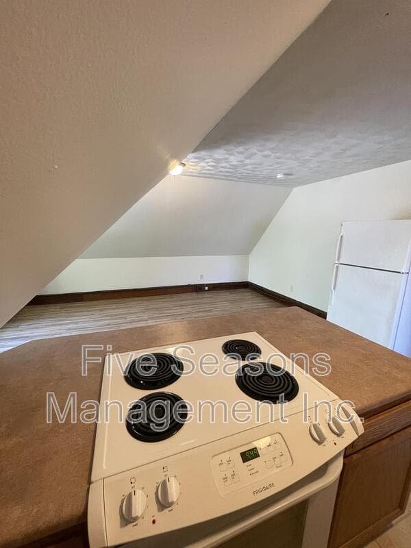 Burlington Condo: 134 Buell st - 6