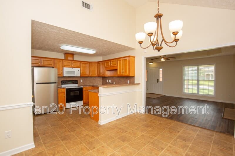 Columbus House: 9021 Sonoma Point Dr