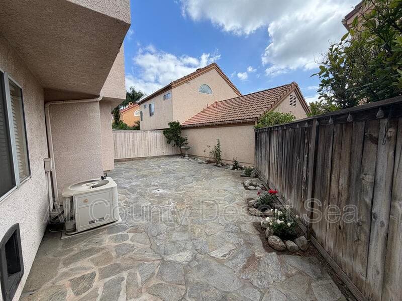 Aliso Viejo House: 12 Saint Moritz St
