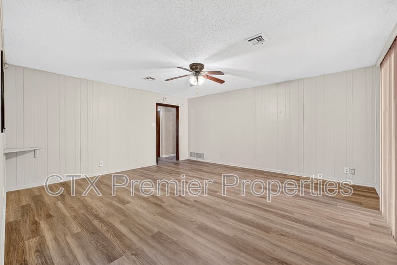 Temple House: 506 Arapaho Drive