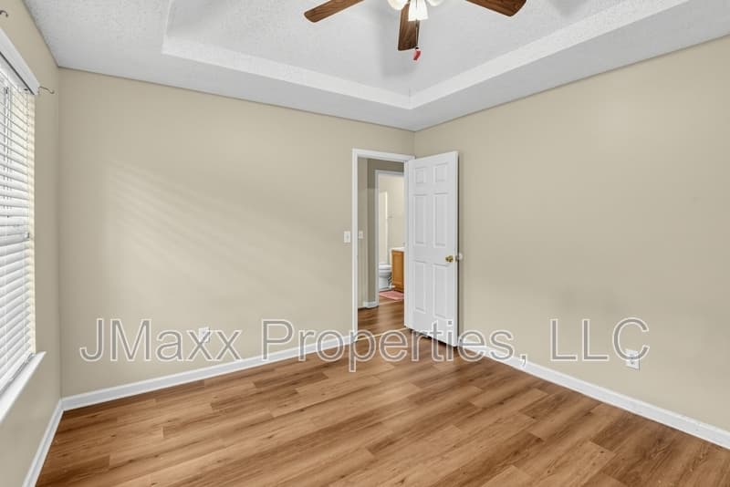 Lithonia House: 1560 Rogers Crossing Dr