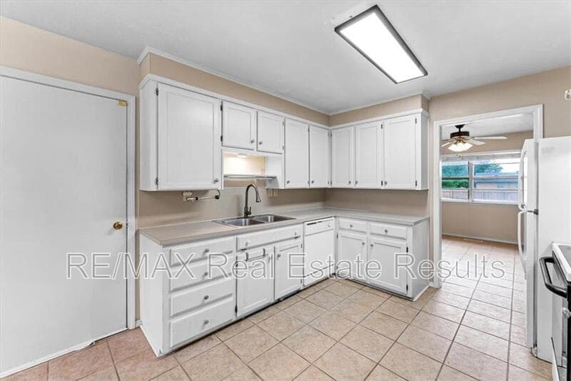 Bentonville House: 2406 SE 15th St