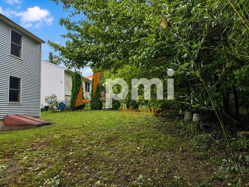 Mystic House: 106 Deerfield Ridge Dr