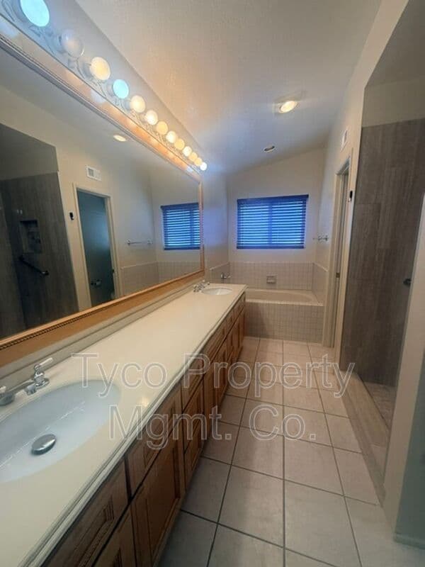 Bonita House: 526 Trailridge Drive
