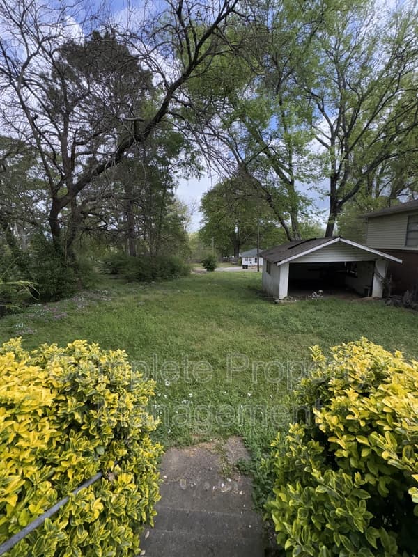Bessemer House: 1015 11th Street North