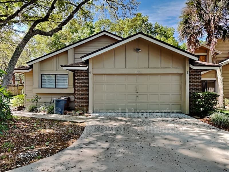 Longwood House: 220 S Fox Chase Pt