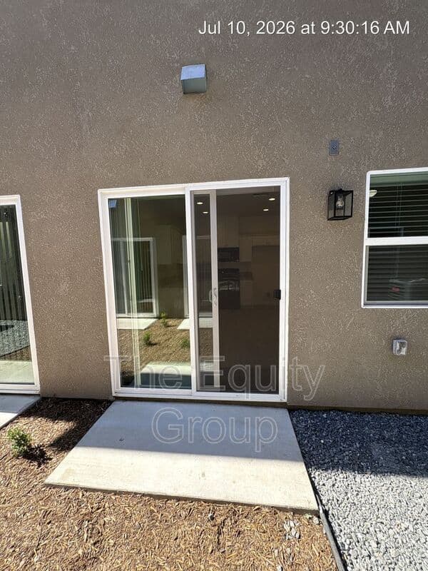 Visalia Condo: 733 S Pinkham